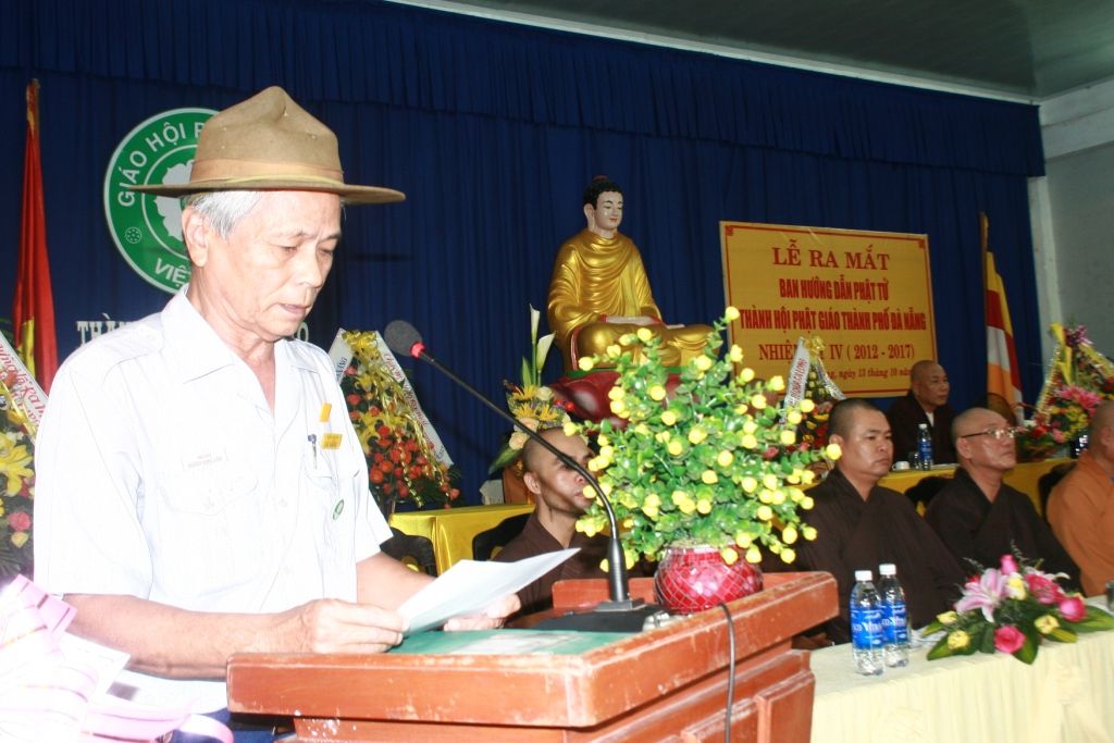 Huynh trưởng Cấp Tấn Thị Sơn Huỳnh Ngọc Lâm đọc phương hướng BHDPT nhiệm kỳ IV 