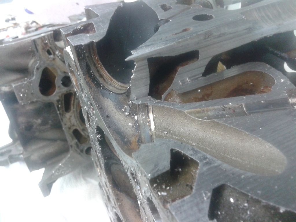 Cylinder Head Cross Section 1.8T and wall thickness