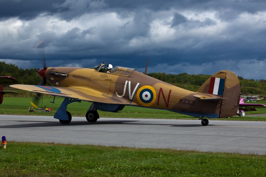 IMAGE: http://i1148.photobucket.com/albums/o576/ripcard/Wings%20Over%20Gatineau%202012/WingsOverGatineau2012Select_00041.jpg