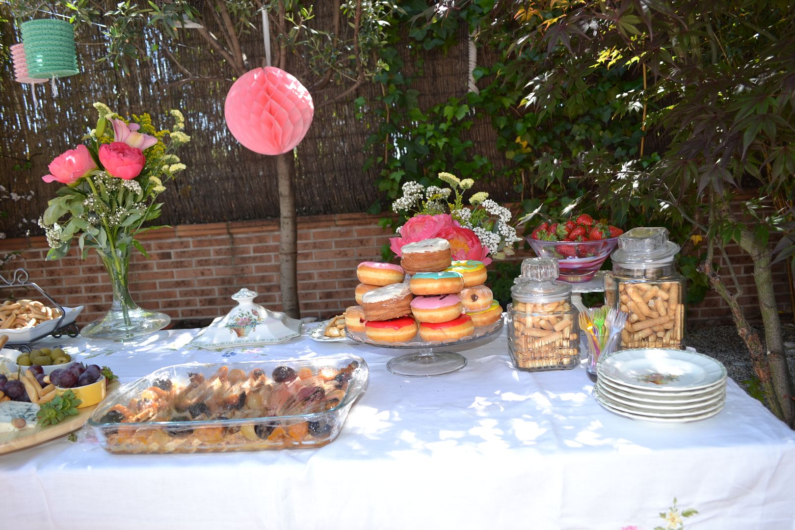  photo buffet-comida-celebracioacuten-terraza-jardiacuten-fiesta10_zpse38605c2.jpg
