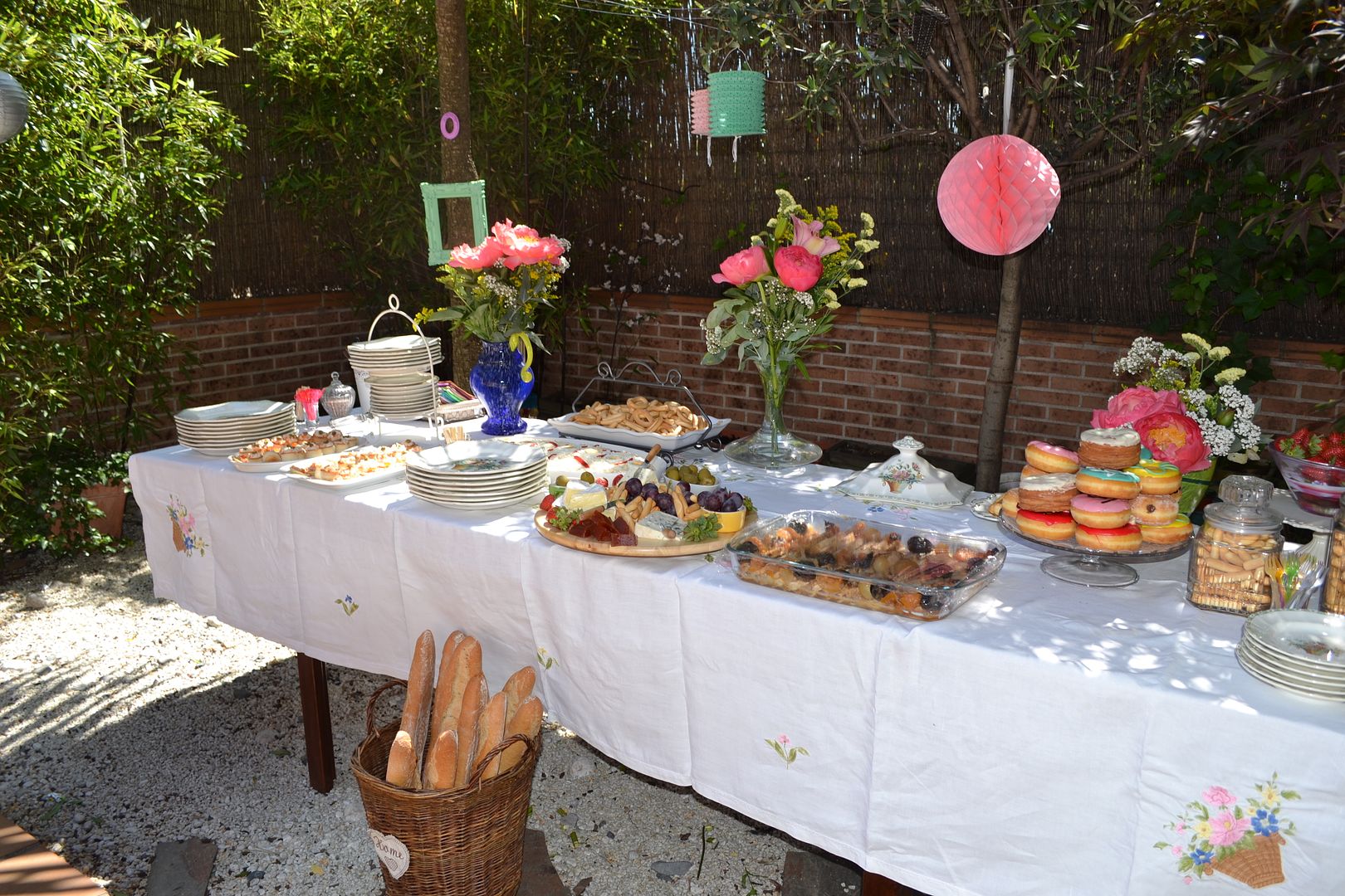  photo buffet-comida-celebracioacuten-terraza-jardiacuten-fiesta11_zpsd75cf3e9.jpg