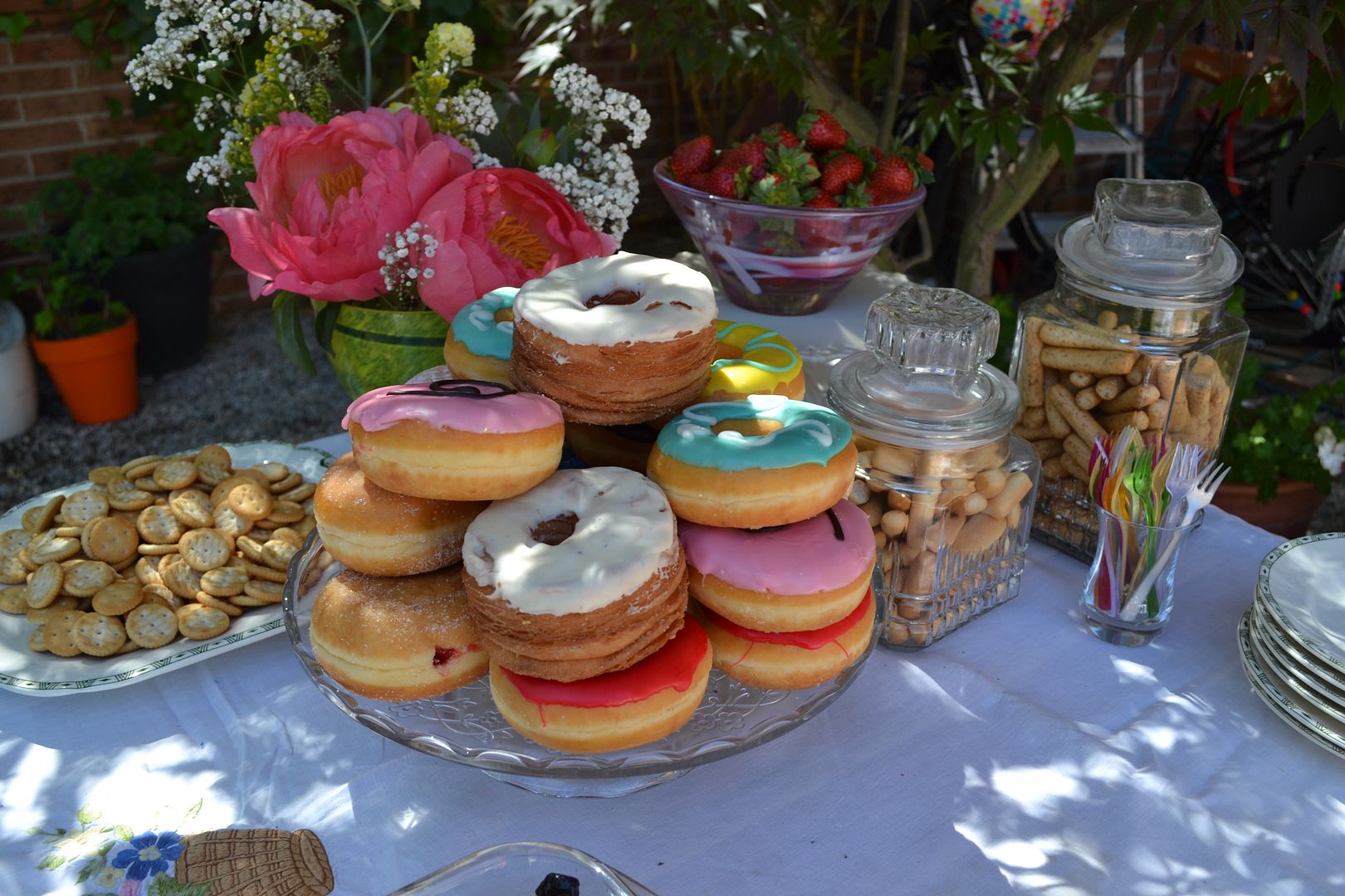  photo buffet-comida-celebracioacuten-terraza-jardiacuten-fiesta13_zps447477c2.jpg