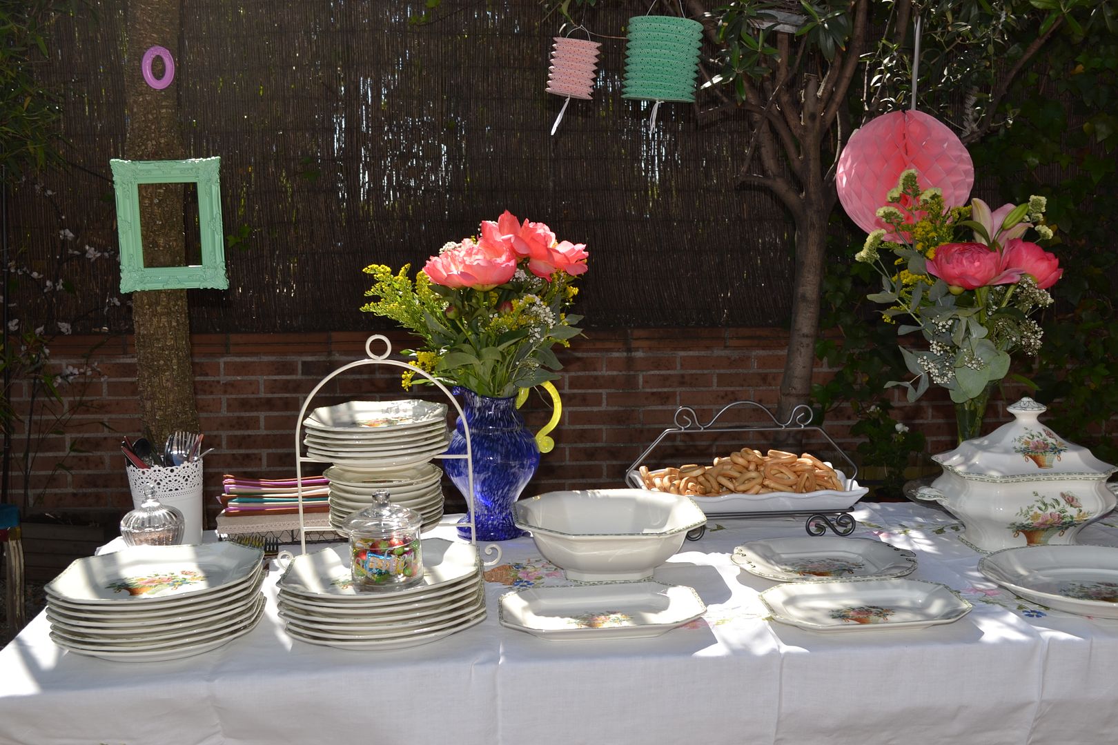  photo buffet-comida-celebracioacuten-terraza-jardiacuten-fiesta1_zps7c017e12.jpg