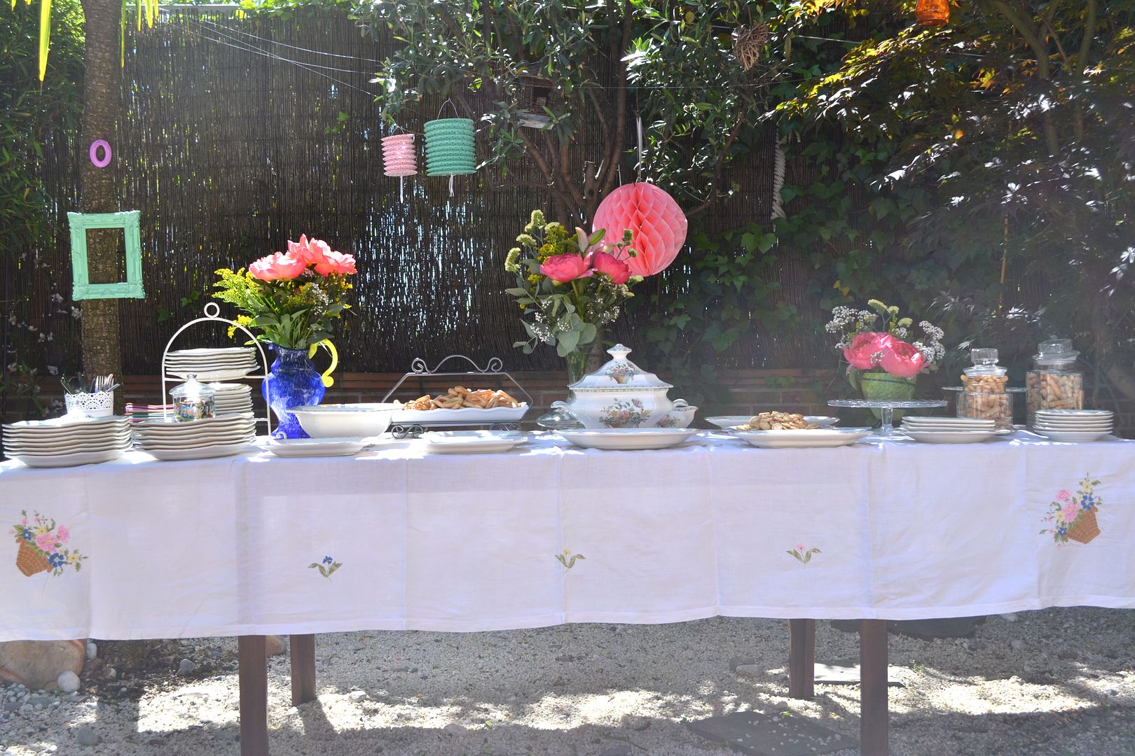  photo buffet-comida-celebracioacuten-terraza-jardiacuten-fiesta4_zps86b8c7e5.jpg