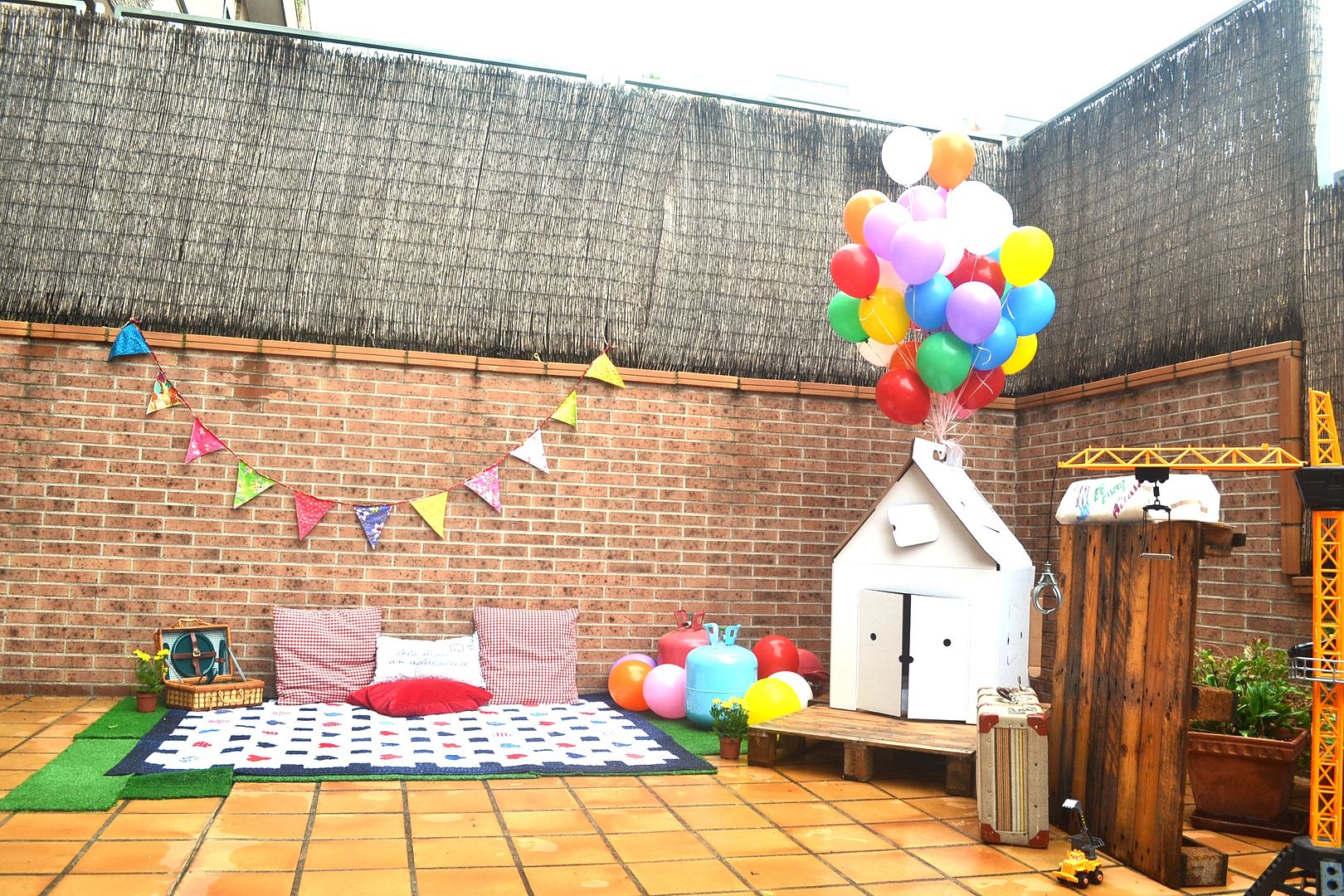 cumpleaños fiesta up con casita y globos
