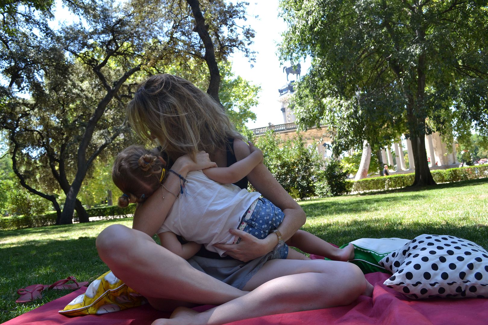  photo plan-con-nintildeos-en-Madrid-picnic-en-el-retiro23_zpscaa64e27.jpg