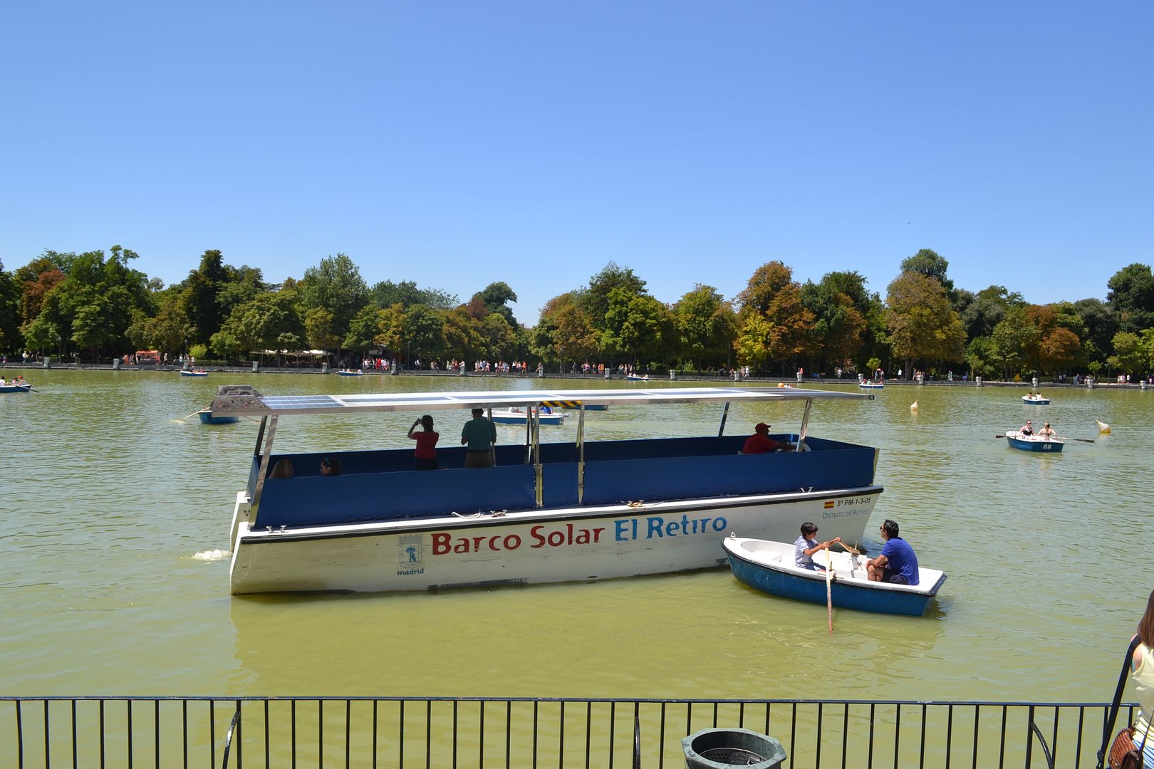  photo plan-con-nintildeos-en-Madrid-picnic-en-el-retiro55_zps22541c9d.jpg